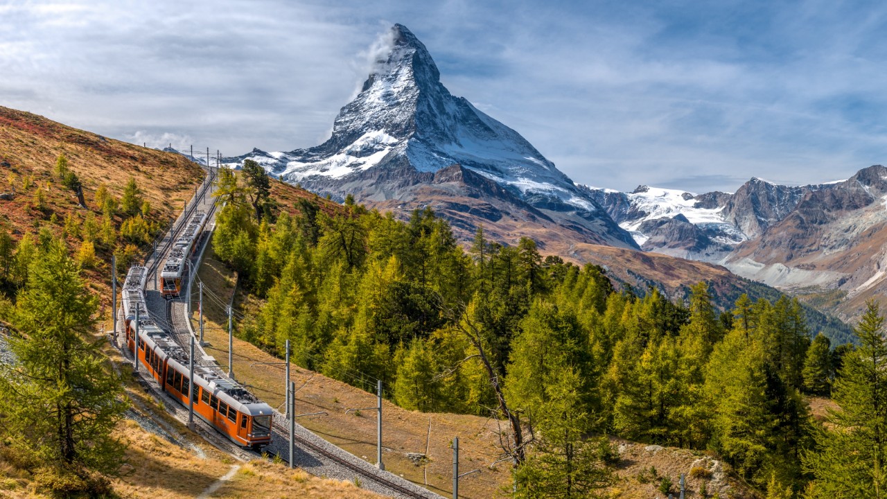 马特宏峰（Matterhorn）在背景中清晰可见。